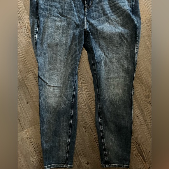 Torrid Skinny Bombshell jeans - Picture 4 of 8